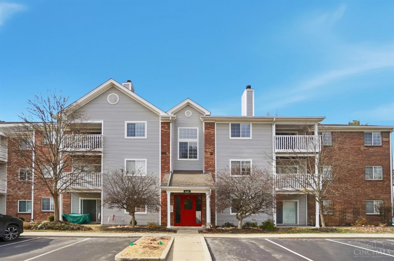 620 Carrington Place, Unit 101, Loveland, OH 45140 Main Photo