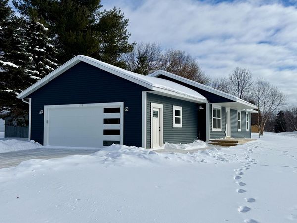 518 S Sullivan Avenue, Fremont, MI 49412