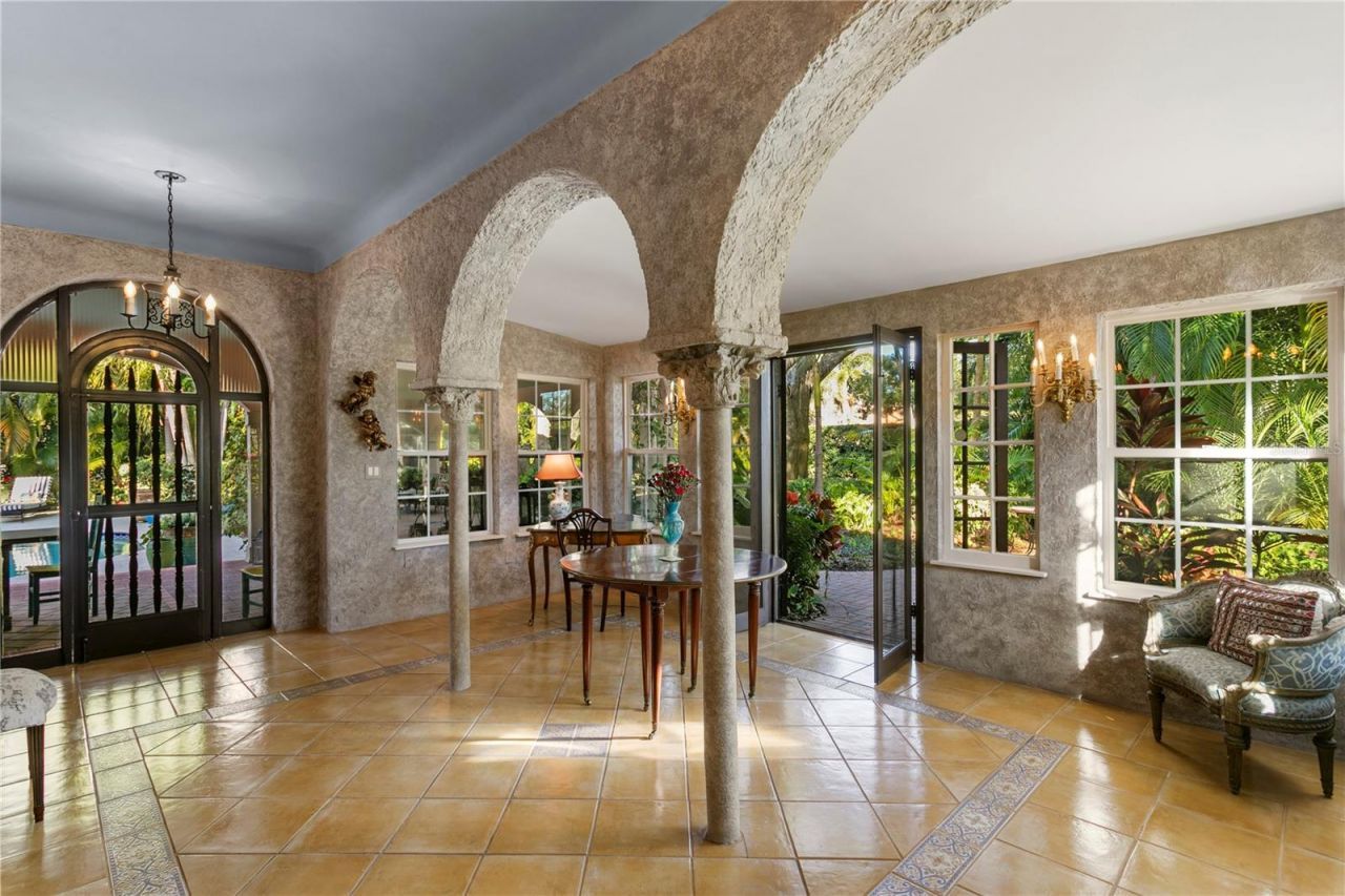 7211 3rd Avenue S, Saint Petersburg, FL 33707 Photo