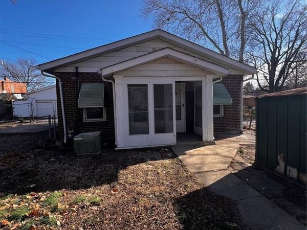 5520 Louisiana Avenue, St Louis, MO 63111