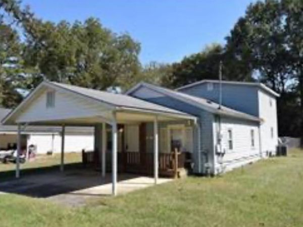 240 3rd Ave, Moundville, AL 35474