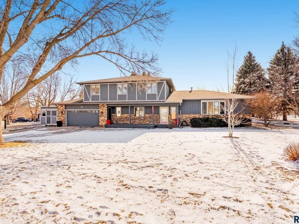 5913 W 27Th St, Sioux Falls, SD 57106