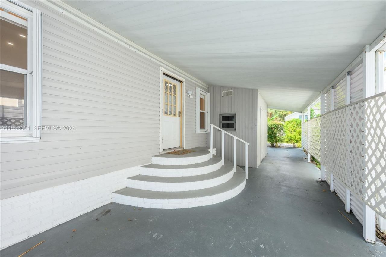 5611 SW 32nd Ter, Dania Beach, FL 33312 Photo