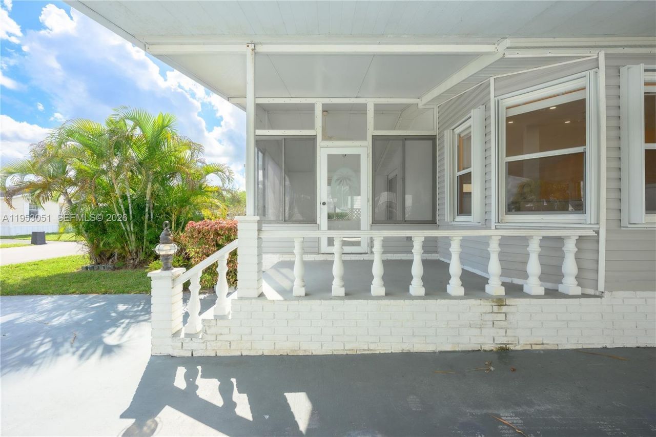 5611 SW 32nd Ter, Dania Beach, FL 33312 Photo
