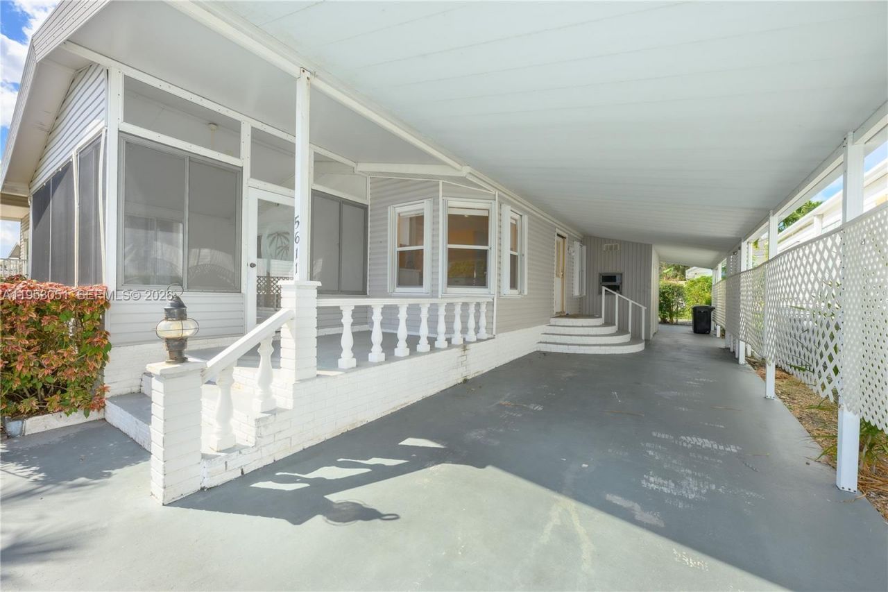 5611 SW 32nd Ter, Dania Beach, FL 33312 Photo