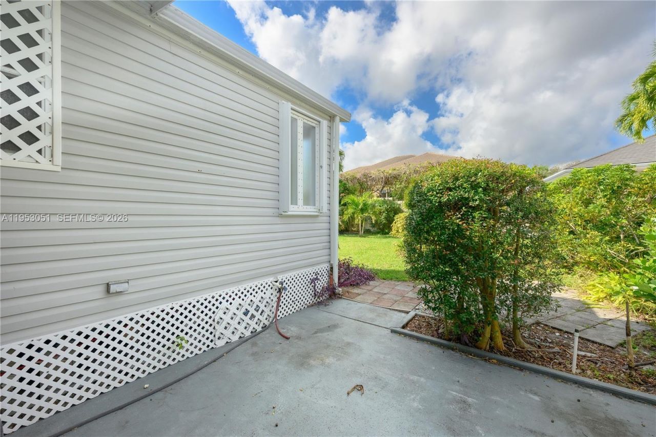 5611 SW 32nd Ter, Dania Beach, FL 33312 Photo
