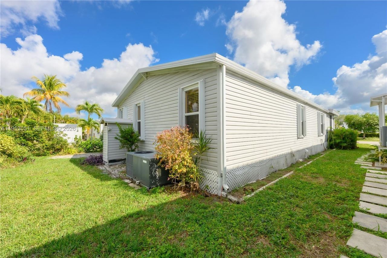 5611 SW 32nd Ter, Dania Beach, FL 33312 Photo