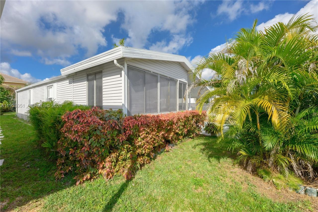 5611 SW 32nd Ter, Dania Beach, FL 33312 Photo