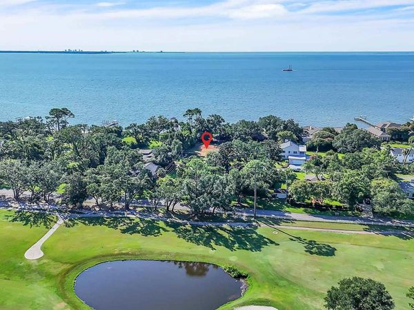 1055 Harbourview Cir, Pensacola, FL 32507