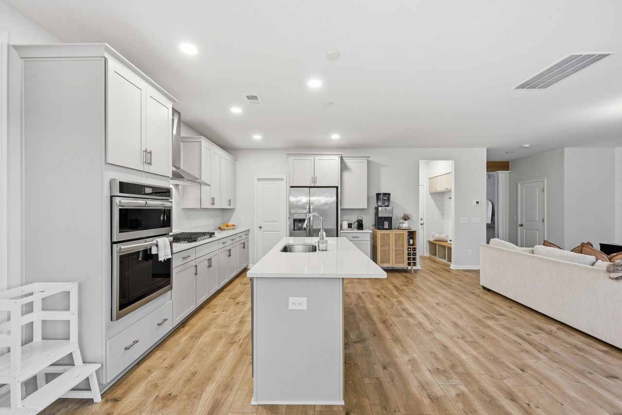 8699 Windsor Hill Boulevard Photo 12