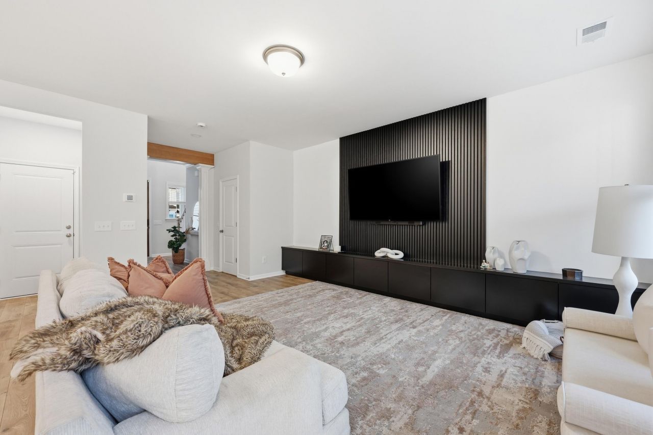 8699 Windsor Hill Boulevard Photo 6