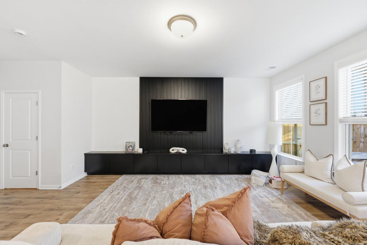 8699 Windsor Hill Boulevard Photo 8