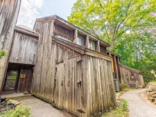 9451 S Pointe Lasalles Drive, Bloomington, IN 47401