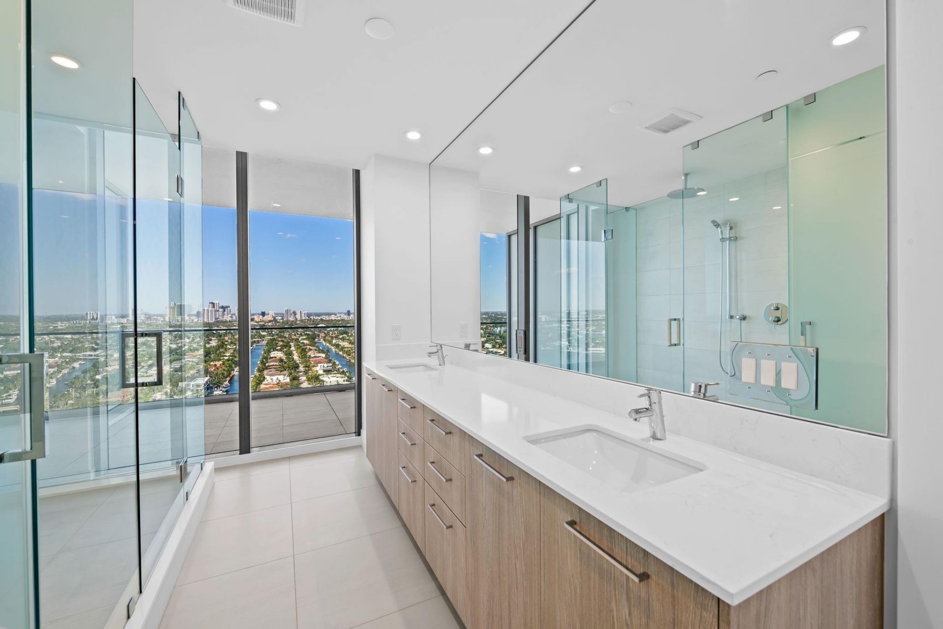 153 N Seabreeze, Unit 2404-S, Fort Lauderdale, FL 33304 Photo