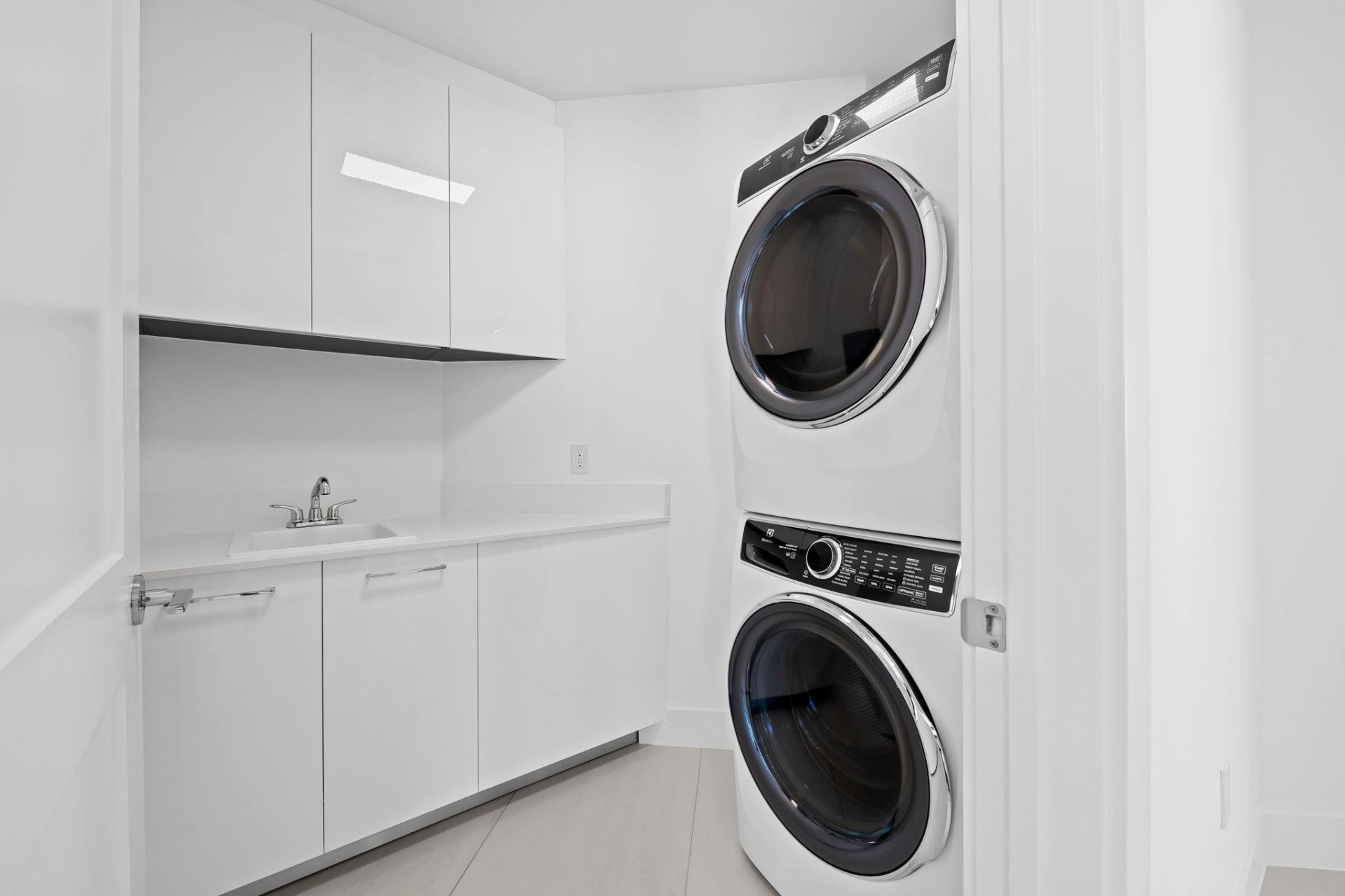 153 N Seabreeze, Unit 2404-S, Fort Lauderdale, FL 33304 Photo