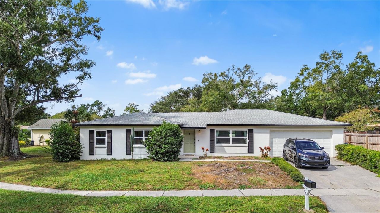 3015 Saint Charles Dr, Tampa, FL 33618 Main Photo