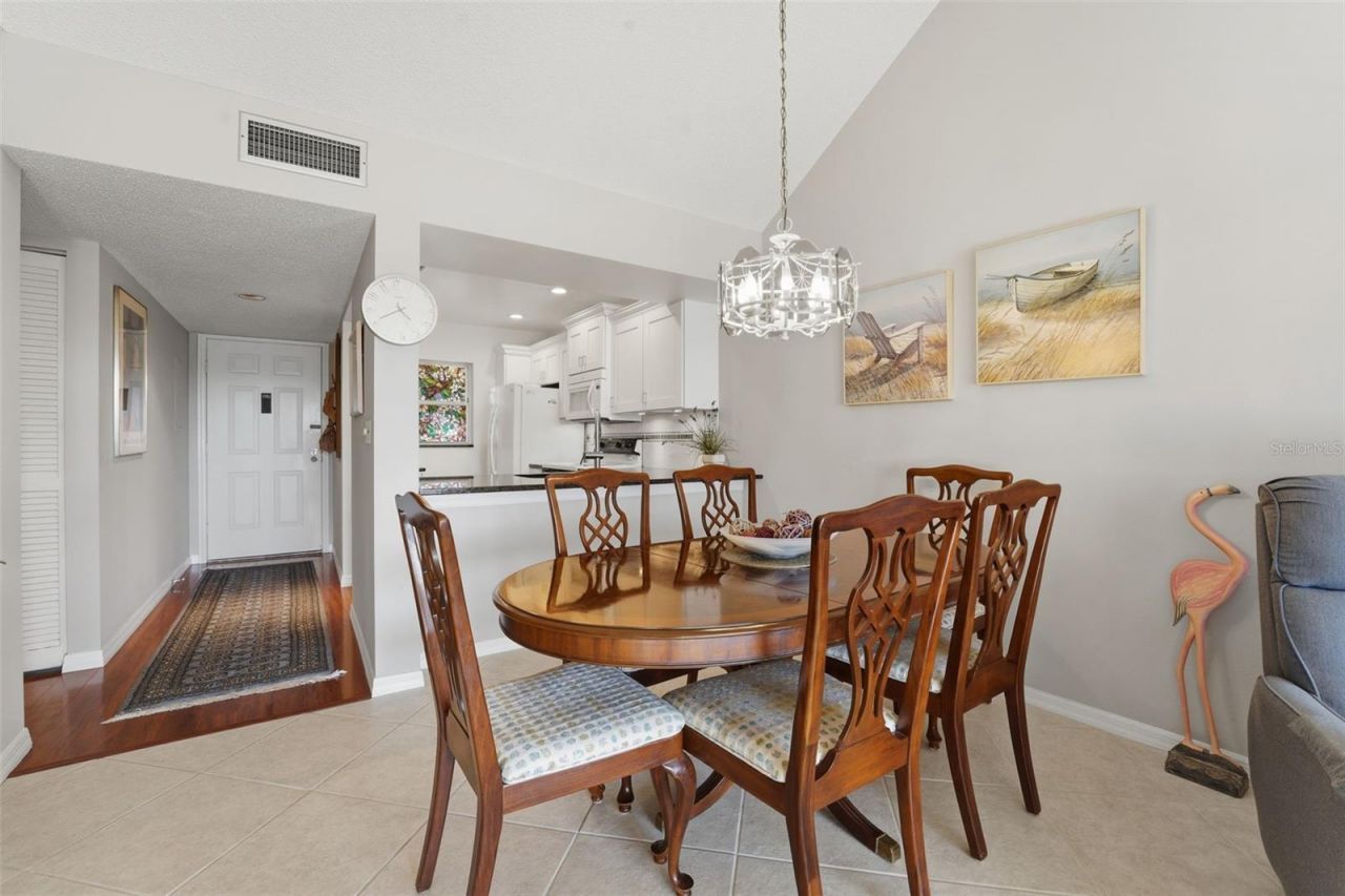 437 Cerromar Lane, Unit 520, Venice, FL 34293 Photo