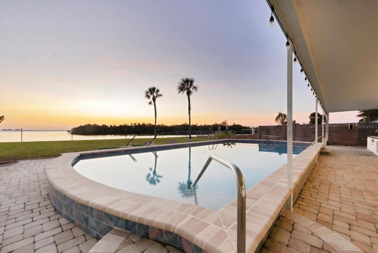 7318 Westmoreland Drive, Sarasota, FL 34243 Photo