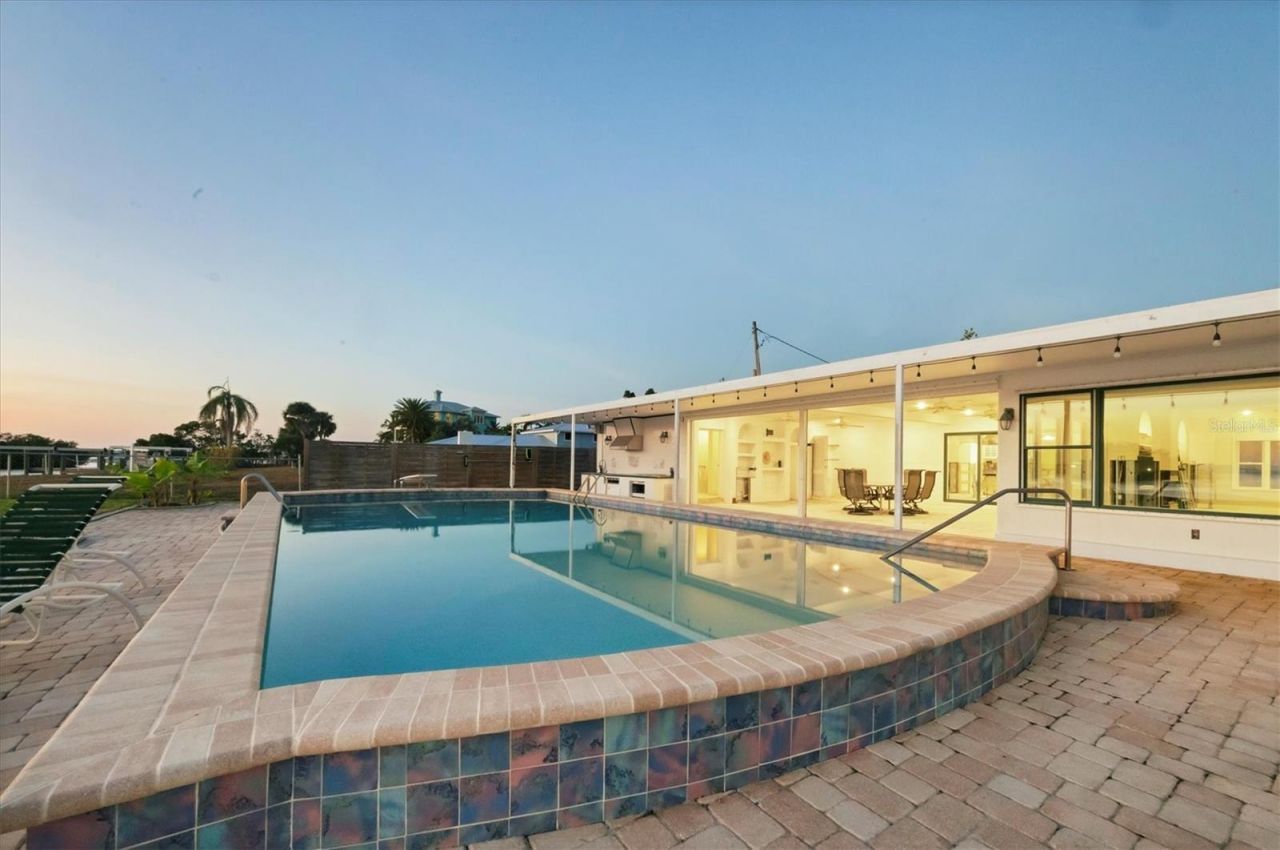 7318 Westmoreland Drive, Sarasota, FL 34243 Photo