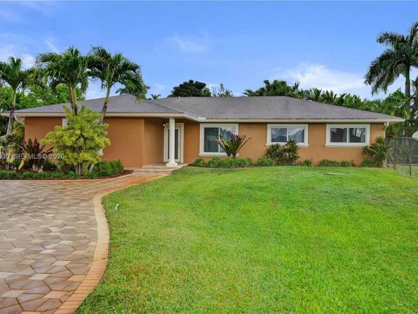 11201 NW 4th Court, Plantation, FL 33325