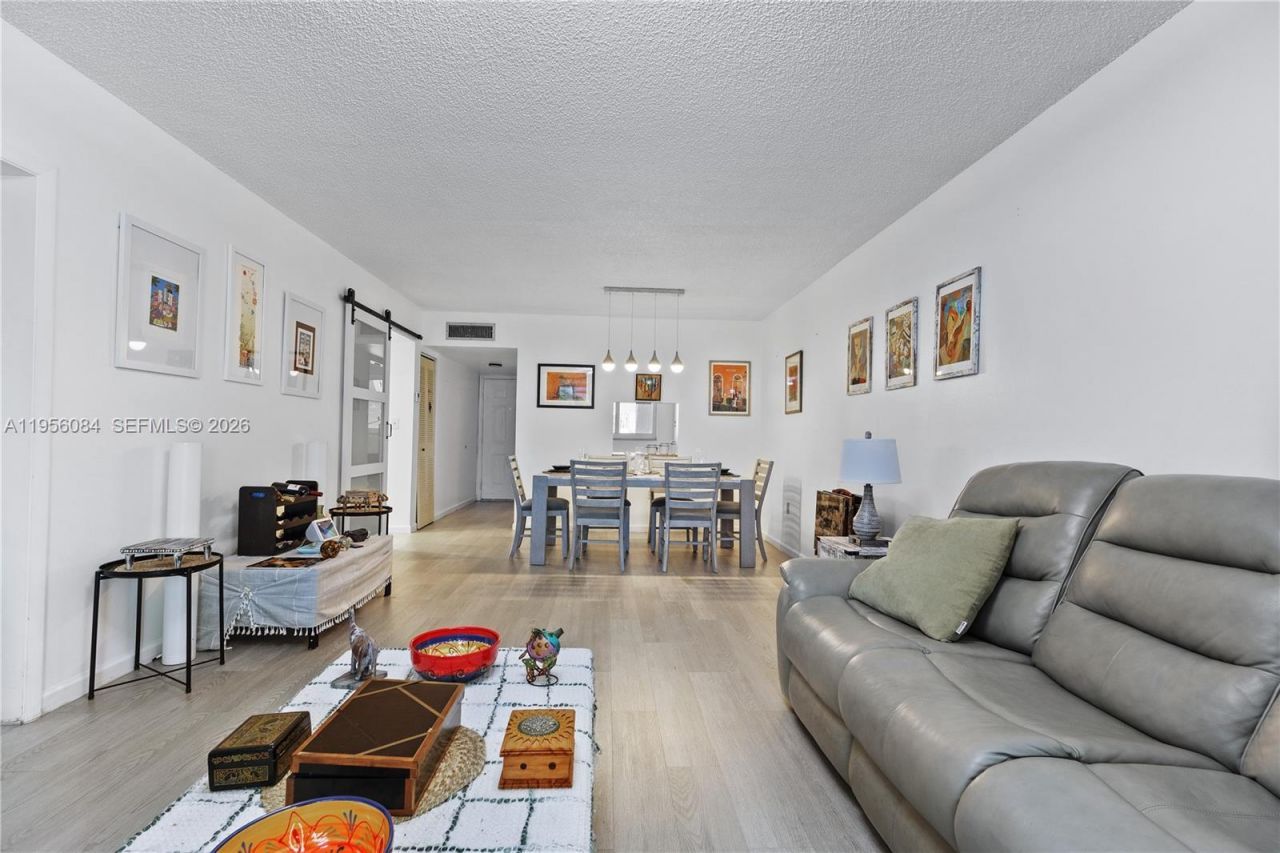 5935 Del Lago Cir, Unit 209, Sunrise, FL 33313 Photo