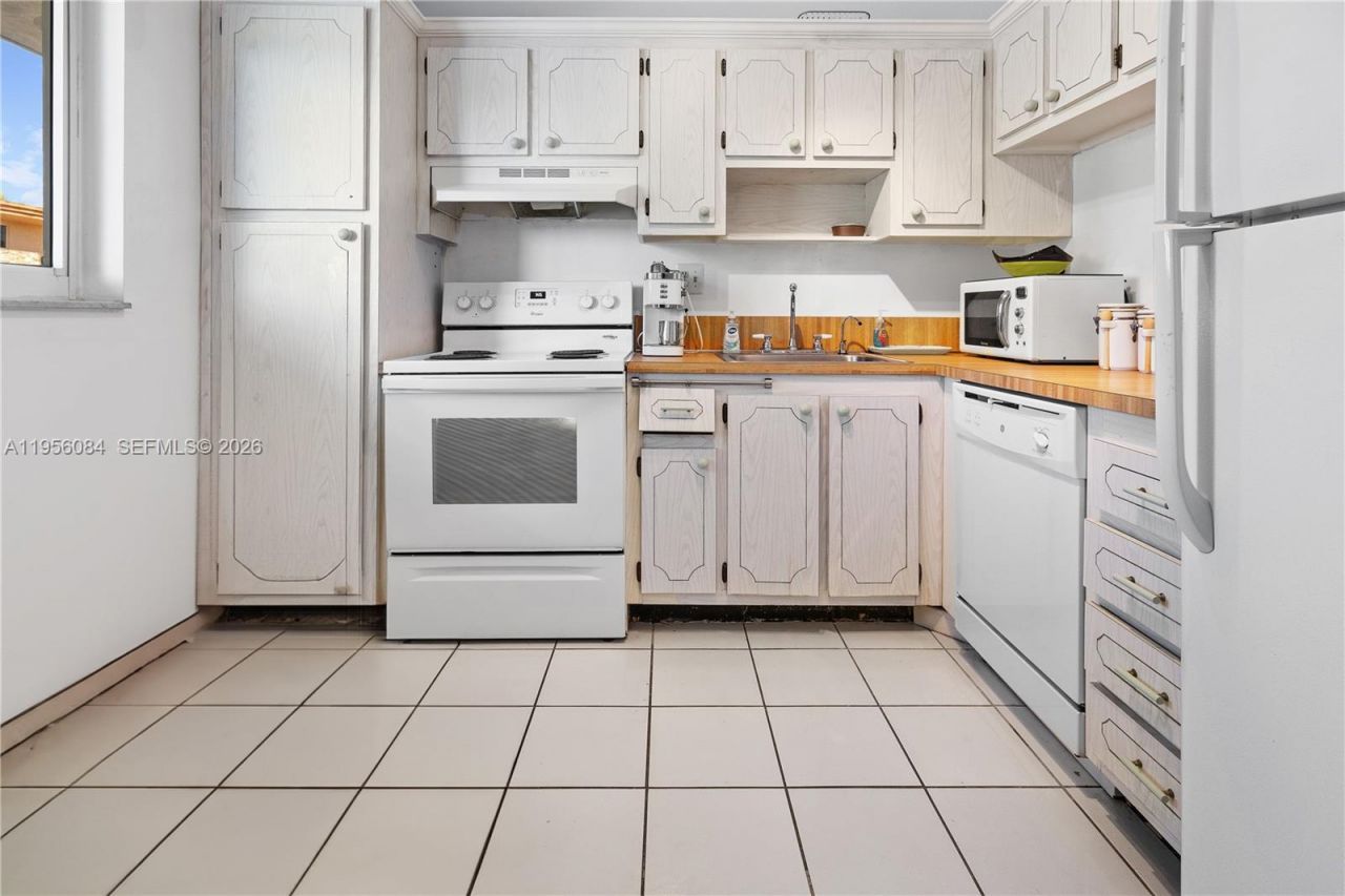 5935 Del Lago Cir, Unit 209, Sunrise, FL 33313 Photo