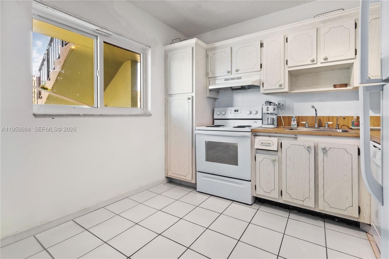 5935 Del Lago Cir, Unit 209, Sunrise, FL 33313 Photo