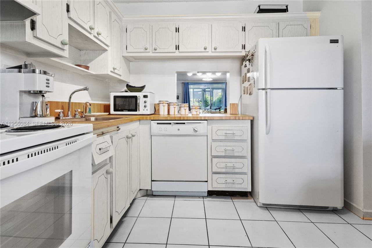 5935 Del Lago Cir, Unit 209, Sunrise, FL 33313 Photo