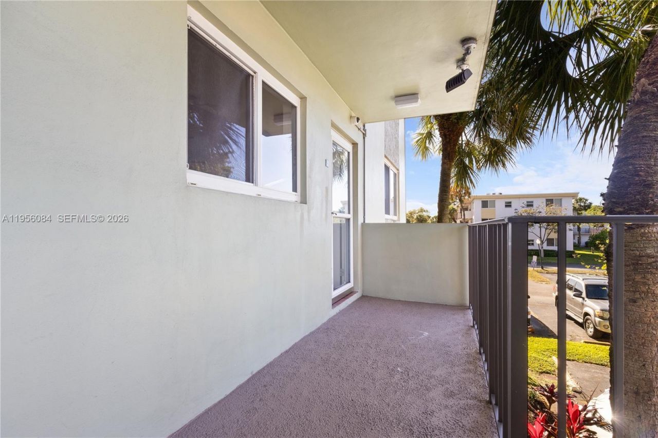 5935 Del Lago Cir, Unit 209, Sunrise, FL 33313 Photo