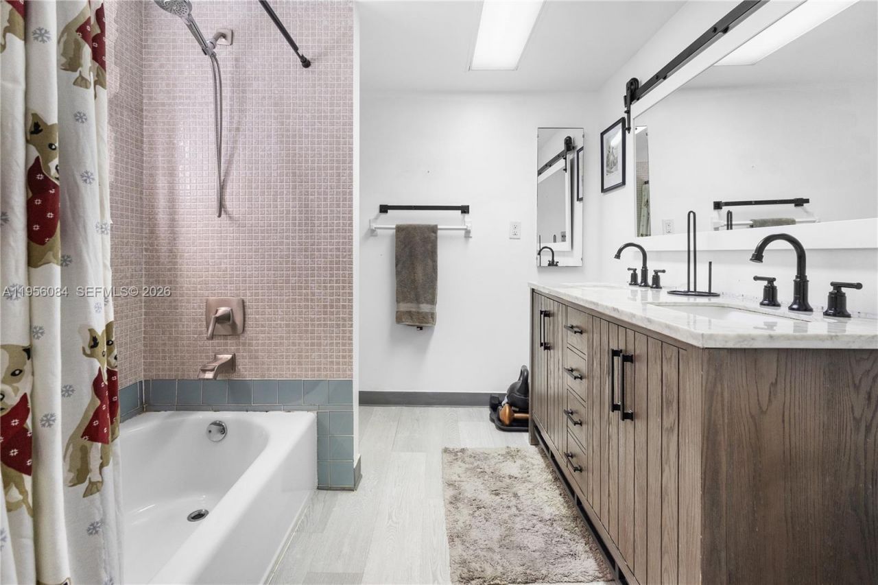 5935 Del Lago Cir, Unit 209, Sunrise, FL 33313 Photo