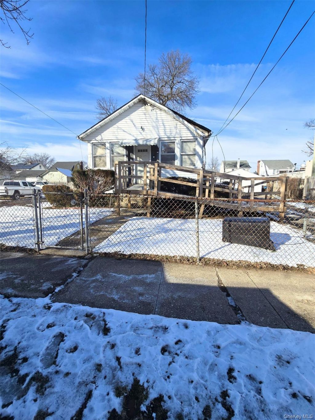 27 Midwood Street, Hempstead, NY 11550 Main Photo