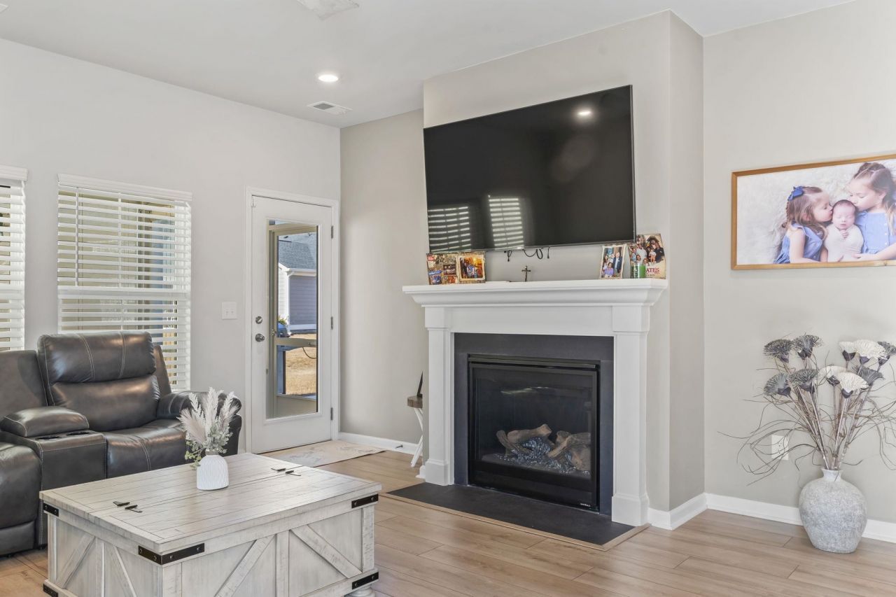 5864 Whitebark Dr. Photo 10