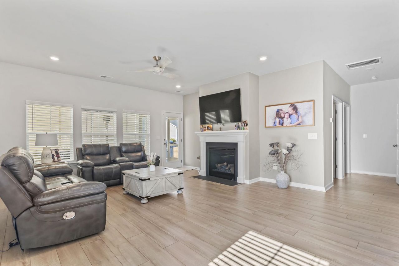 5864 Whitebark Dr. Photo 9