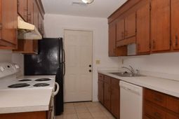 115 Ashwood Court photo 4