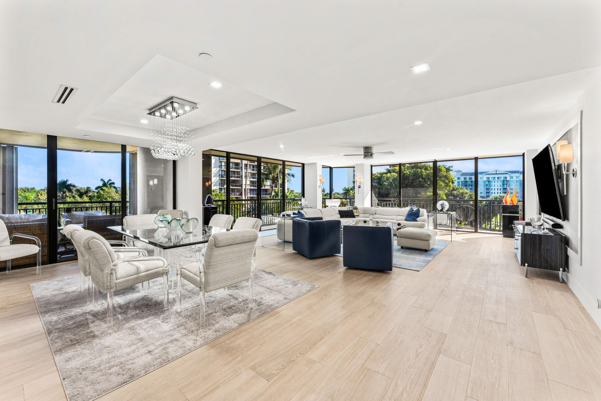 2427 Presidential Way, Unit 404, West Palm Beach, FL 33401 Photo