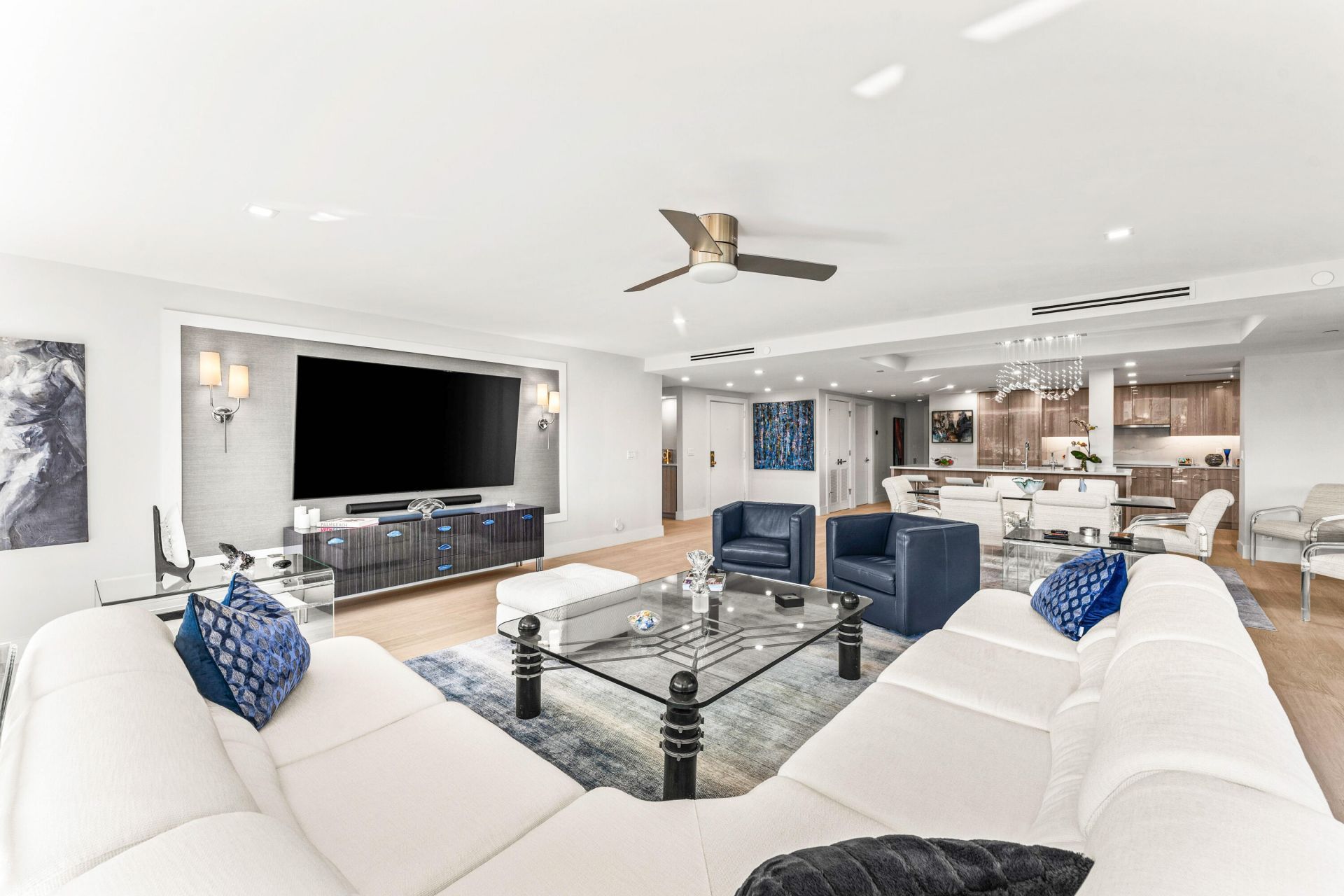 2427 Presidential Way, Unit 404, West Palm Beach, FL 33401 Photo