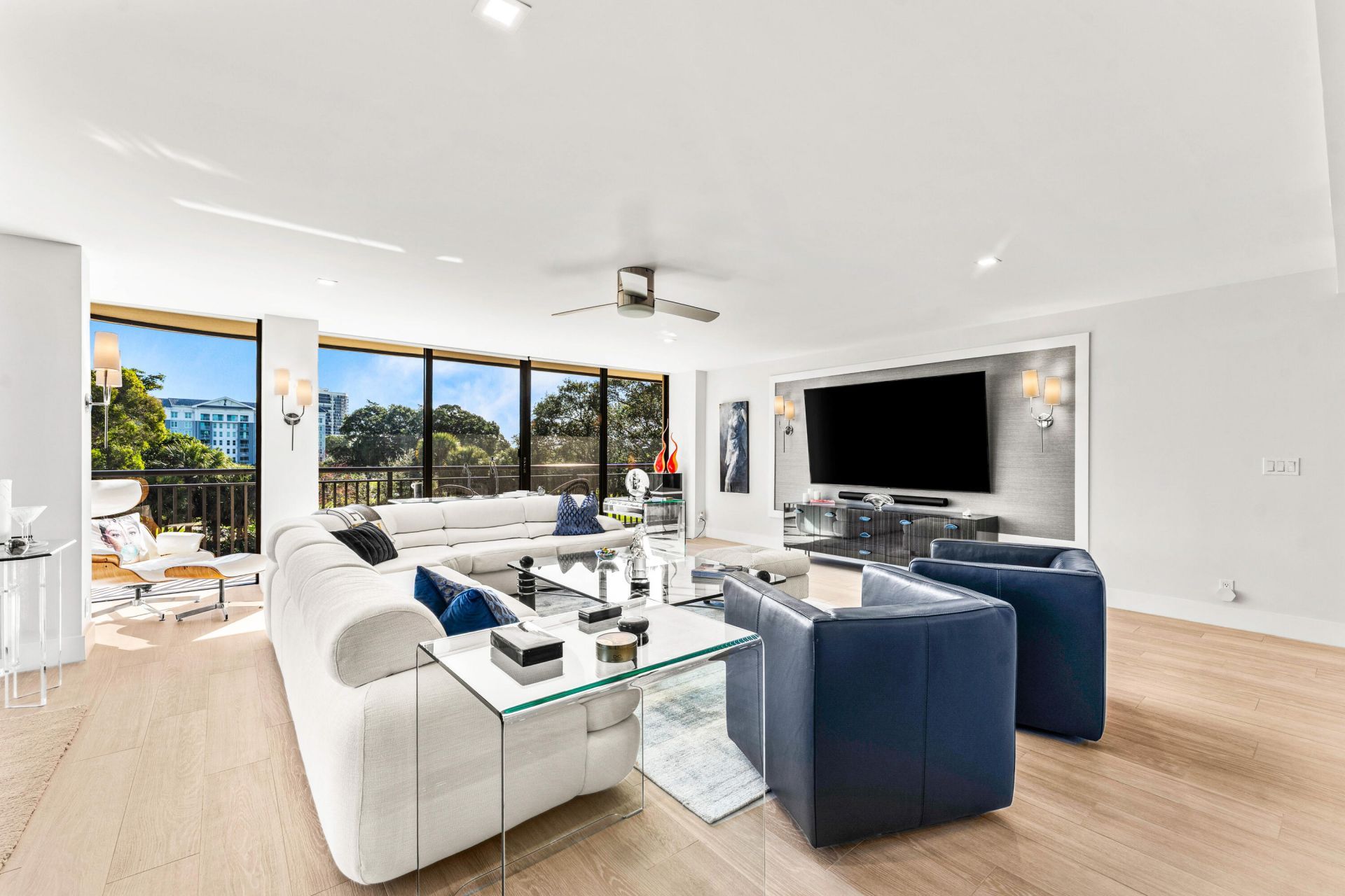 2427 Presidential Way, Unit 404, West Palm Beach, FL 33401 Photo