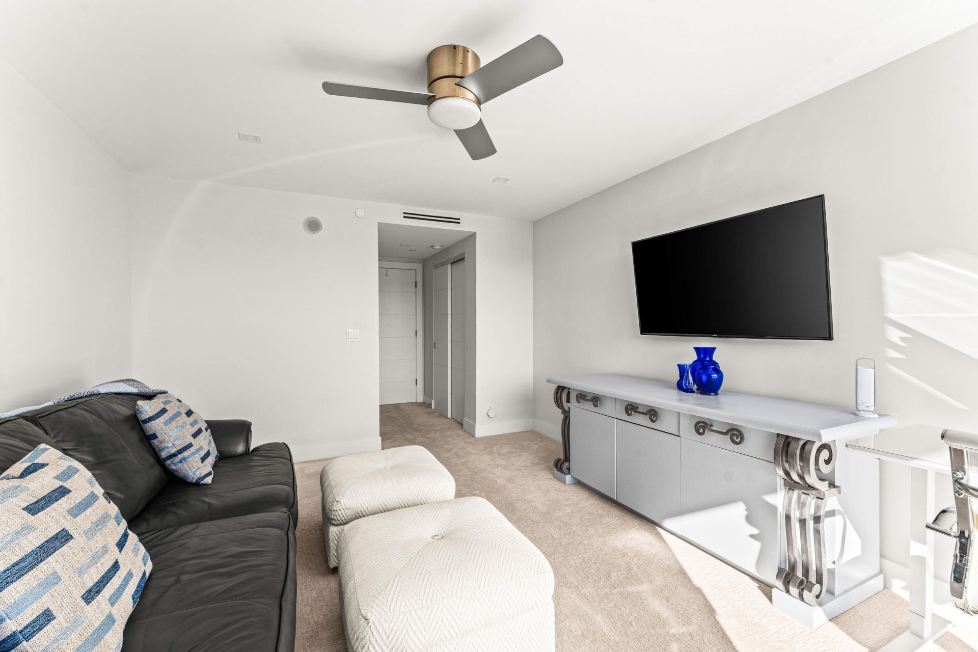 2427 Presidential Way, Unit 404, West Palm Beach, FL 33401 Photo