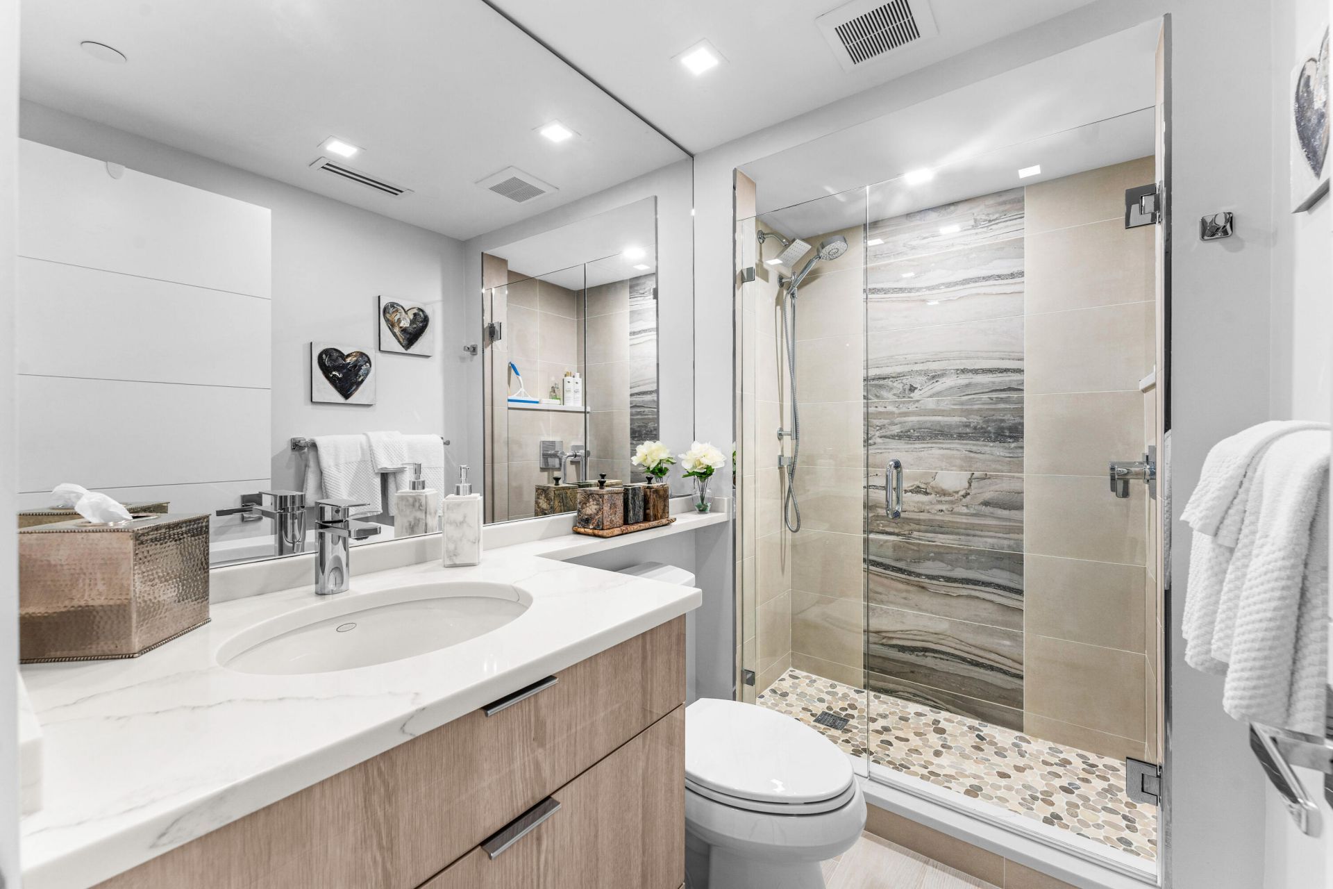 2427 Presidential Way, Unit 404, West Palm Beach, FL 33401 Photo