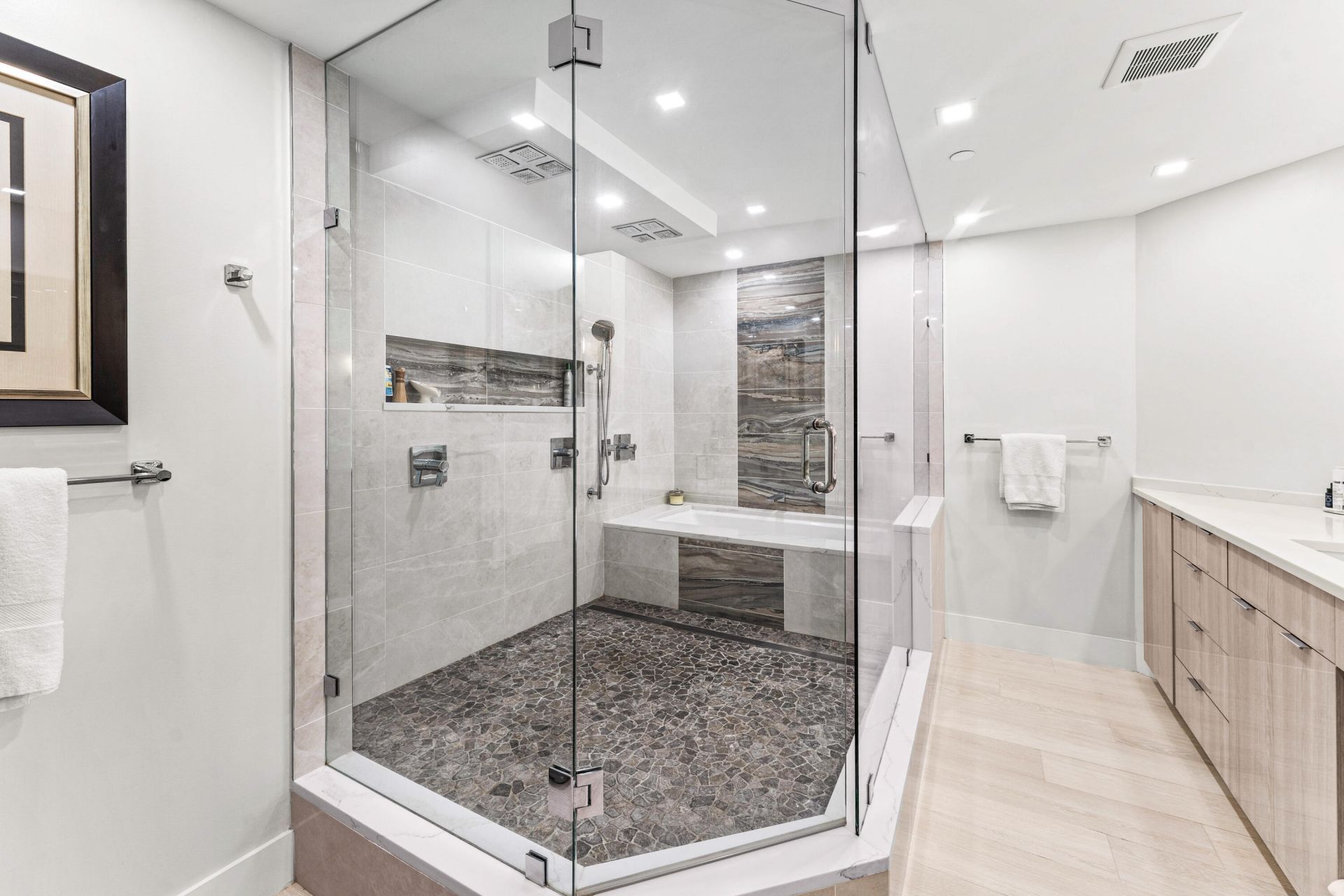 2427 Presidential Way, Unit 404, West Palm Beach, FL 33401 Photo