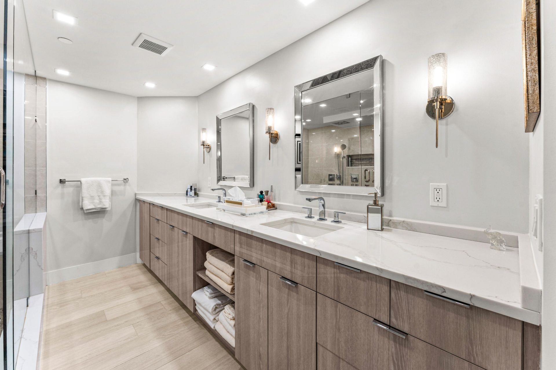 2427 Presidential Way, Unit 404, West Palm Beach, FL 33401 Photo