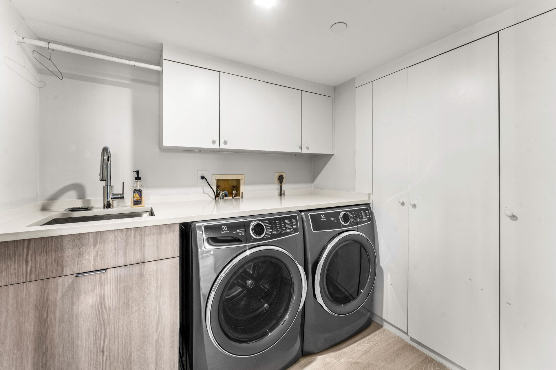 2427 Presidential Way, Unit 404, West Palm Beach, FL 33401 Photo