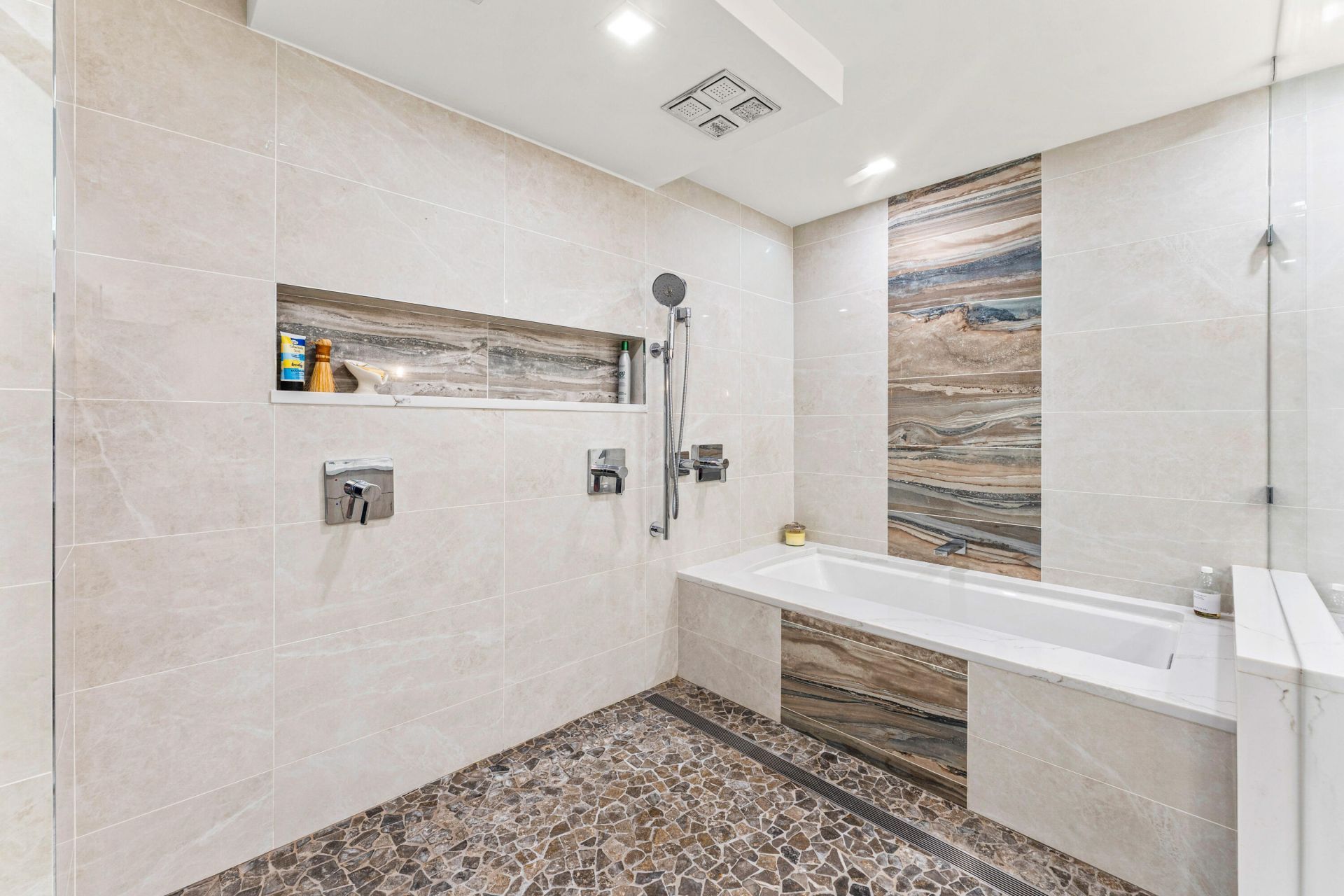 2427 Presidential Way, Unit 404, West Palm Beach, FL 33401 Photo