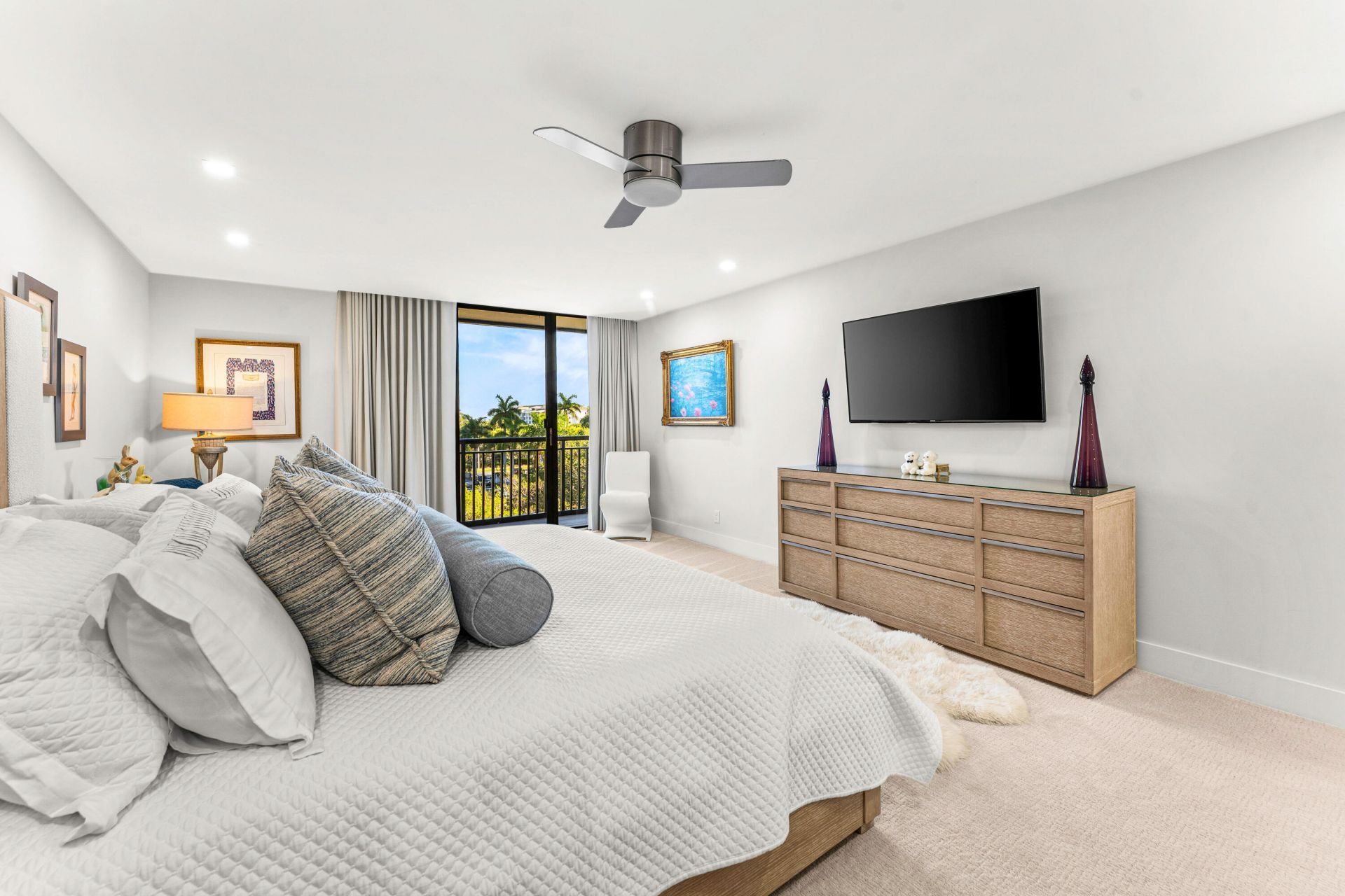 2427 Presidential Way, Unit 404, West Palm Beach, FL 33401 Photo