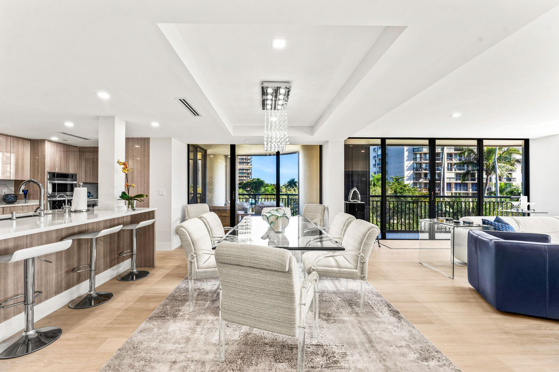 2427 Presidential Way, Unit 404, West Palm Beach, FL 33401 Photo