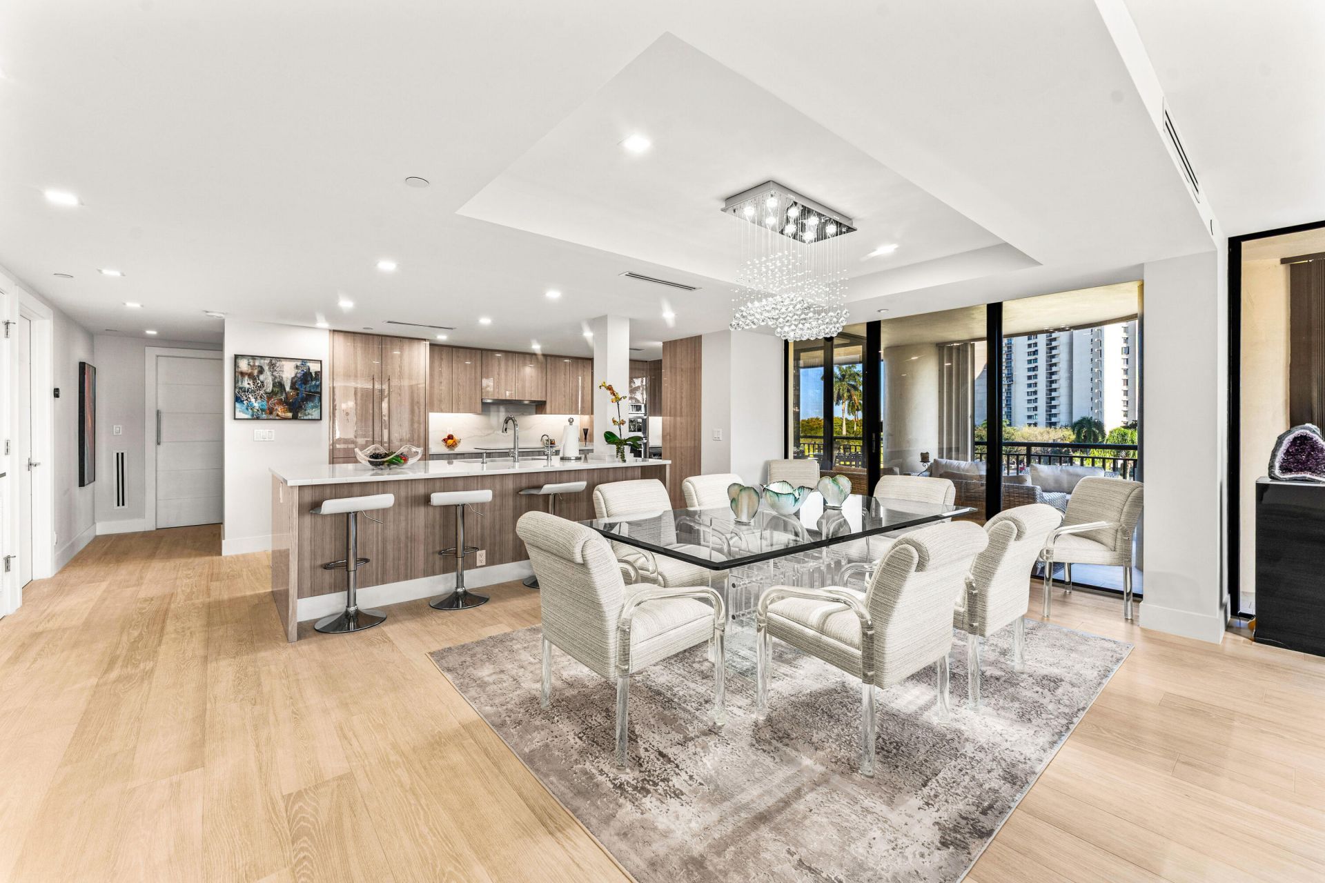 2427 Presidential Way, Unit 404, West Palm Beach, FL 33401 Photo