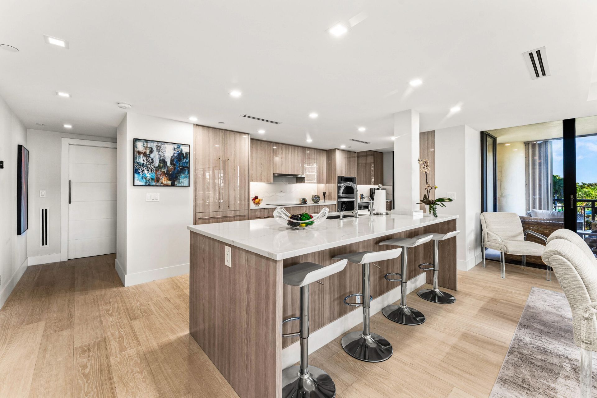 2427 Presidential Way, Unit 404, West Palm Beach, FL 33401 Photo