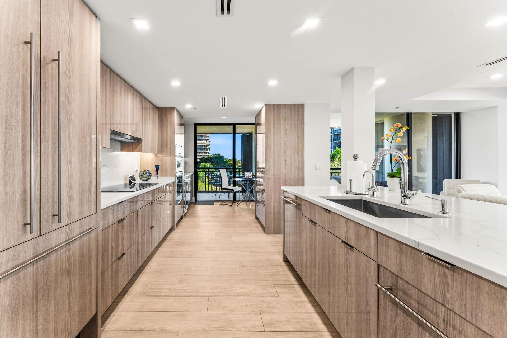 2427 Presidential Way, Unit 404, West Palm Beach, FL 33401 Photo