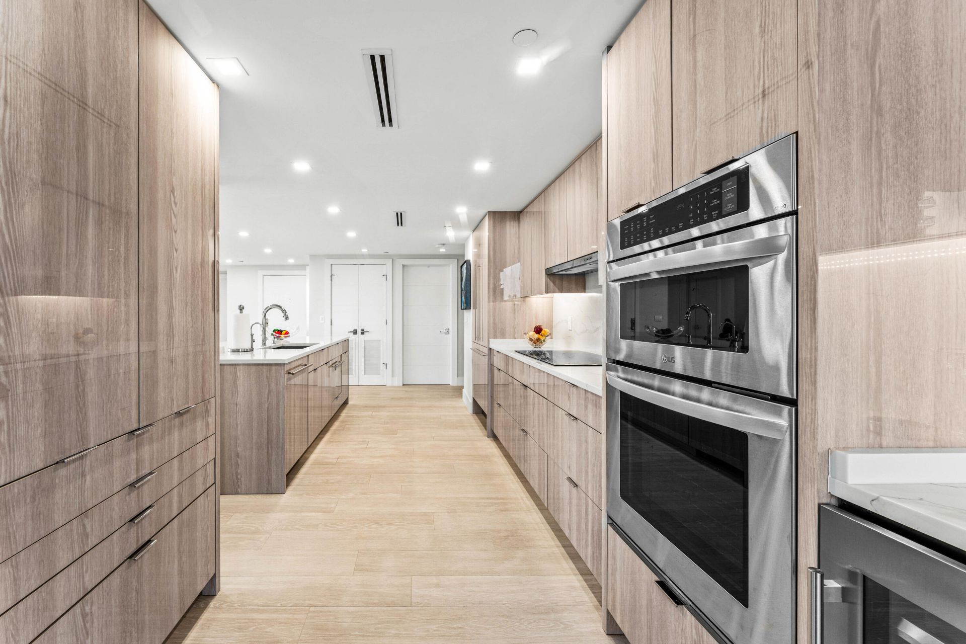 2427 Presidential Way, Unit 404, West Palm Beach, FL 33401 Photo