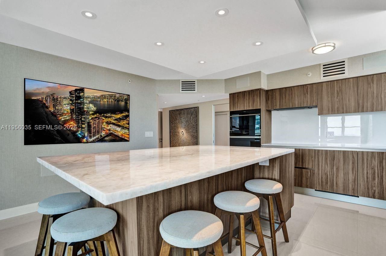 90 Alton Rd , Unit 2701, Miami Beach, FL 33139 Photo